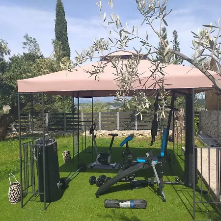 מלון דירות Golden Sun נידרי